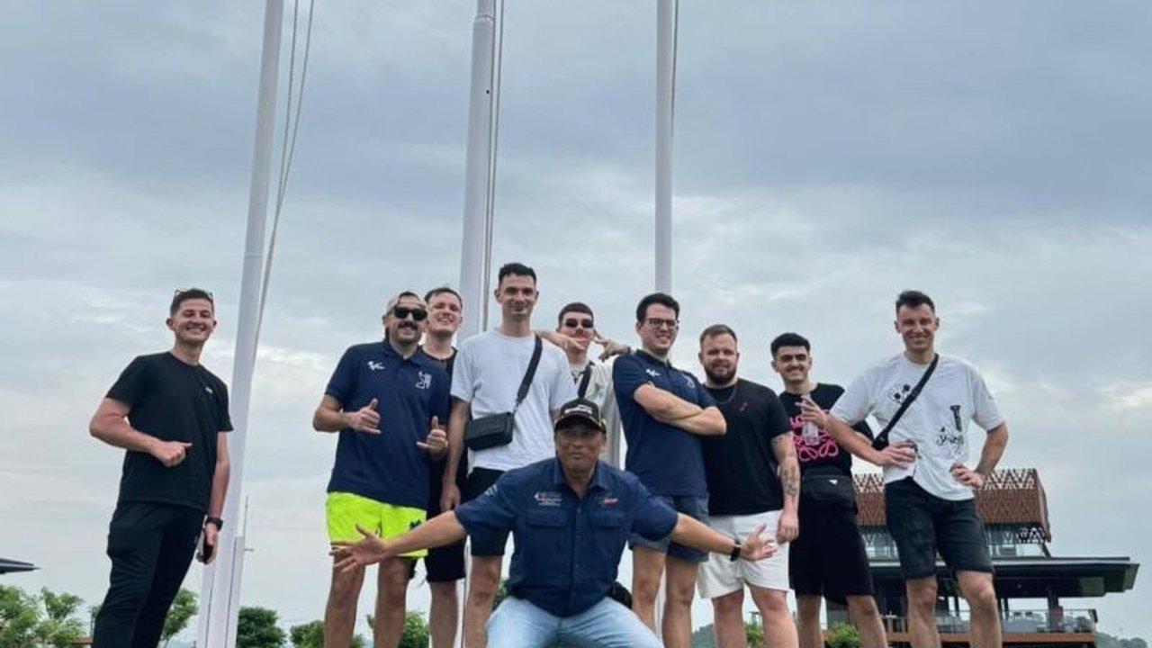 Kedatangan awak Kapal Induk Charles de Gaulle di Lombok diharapkan mendongkrak pariwisata Mandalika dan mempromosikan Pertamina Mandalika International Circuit ke pasar internasional.