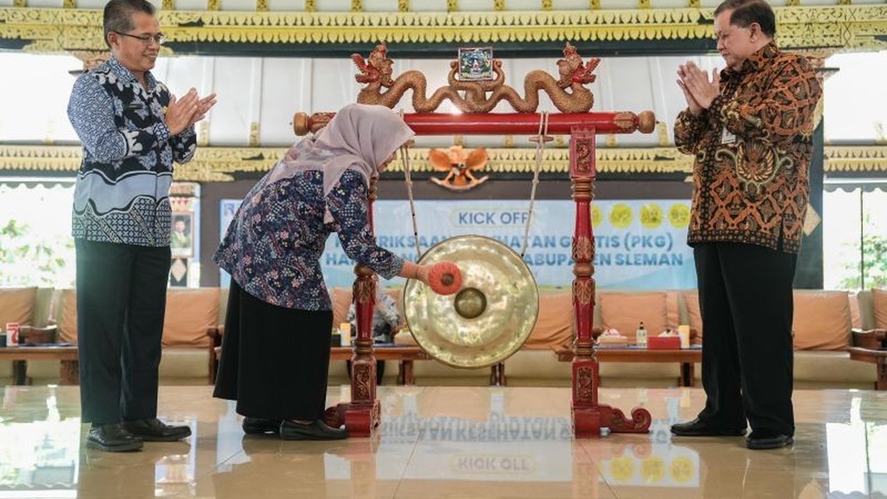 Pemkab Sleman, Yogyakarta, meluncurkan program Pemeriksaan Kesehatan Gratis (PKG) dalam rangka HUT RI untuk deteksi dini penyakit dan peningkatan kualitas hidup masyarakat, memanfaatkan aplikasi SatuSehat Mobile untuk pendaftaran.