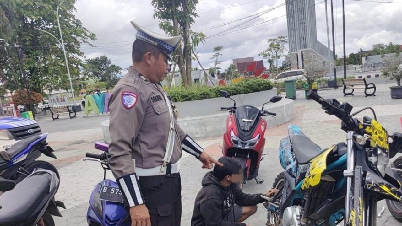 Satlantas Polresta Palangka Raya gencar melakukan penindakan simpatik terhadap pengendara motor dengan knalpot brong, memberikan teguran tertulis dan surat pernyataan untuk mengganti knalpot standar demi menciptakan keamanan dan ketertiban lalu lintas.
