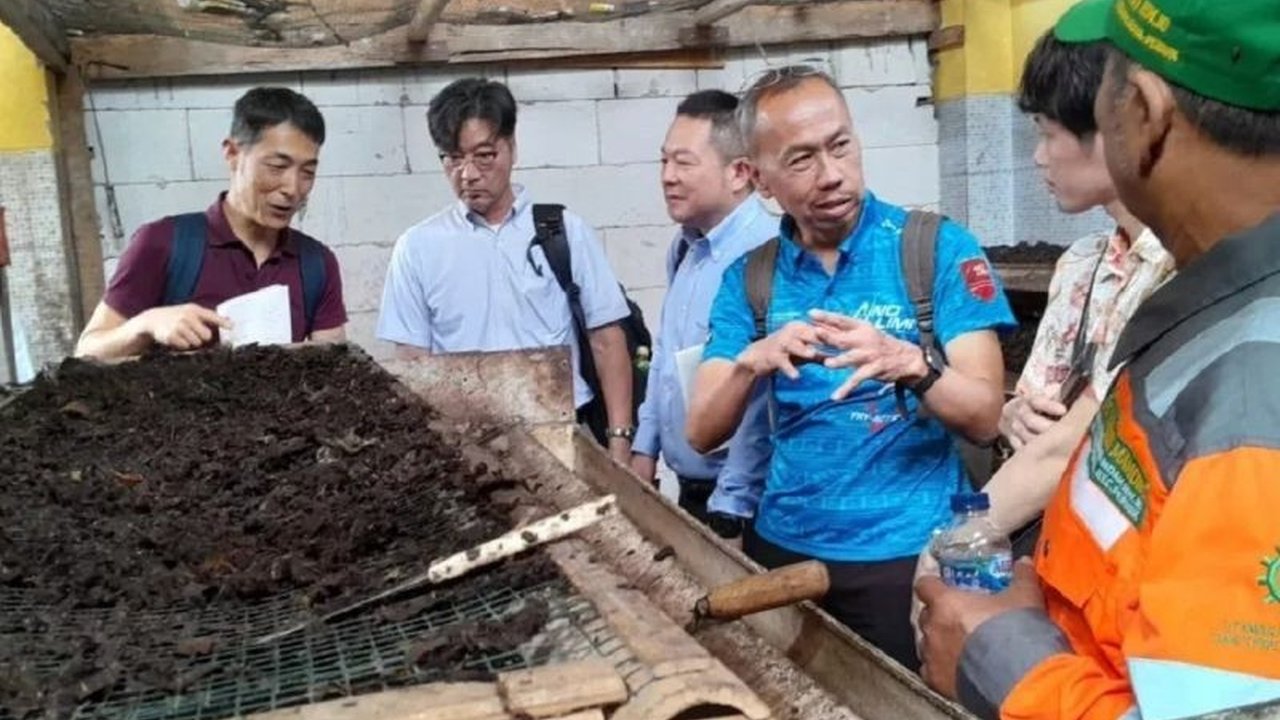 Pemerintah Kota Kitakyushu, Jepang, mengunjungi TPS3R Bina Mandiri di Tangerang untuk mempelajari pengelolaan sampah berkelanjutan, khususnya budidaya maggot dan sistem ramah lingkungan.