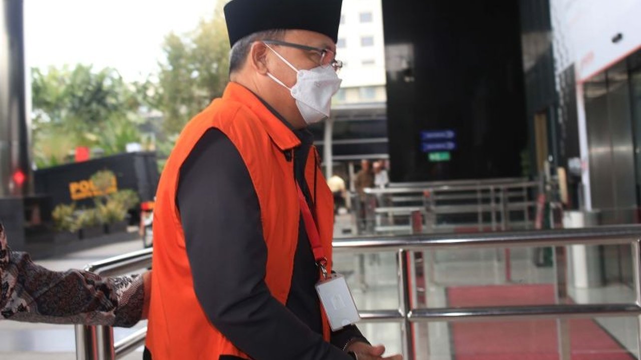 KPK mendalami dugaan permintaan dana kampanye dari Gubernur Bengkulu nonaktif, Rohidin Mersyah, kepada Bank Bengkulu untuk Pilkada 2024, setelah menetapkan tiga tersangka dalam operasi tangkap tangan.