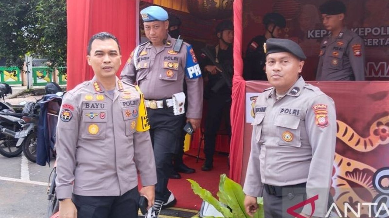 Kabid Humas Polda Kalbar, Kombes Pol Bayu Suseno, memastikan keamanan perayaan Imlek dan Cap Go Meh 2025 di Pontianak aman terkendali berkat sinergi aparat dan kesadaran masyarakat, meskipun jumlah perayaan sedikit lebih sepi dari tahun-tahun sebelumnya.
