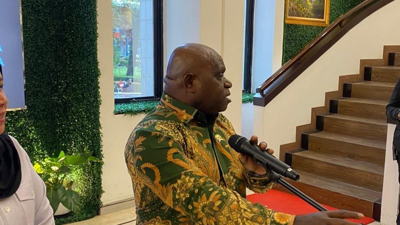 Menteri HAM Natalius Pigai optimis pendidikan HAM akan mengubah pola pikir 44.000 narapidana yang mendapat amnesti, dengan target perubahan mindset 99 persen melalui buku saku dan pelatihan.