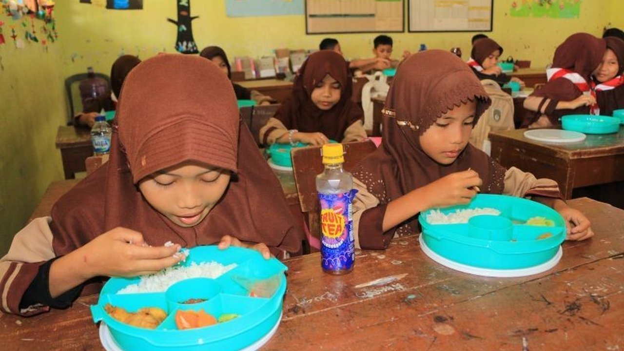 Program Makan Bergizi Gratis di Pariaman kembali aktif setelah sempat terhenti, disambut positif orang tua siswa karena mengurangi pengeluaran dan beban mereka.
