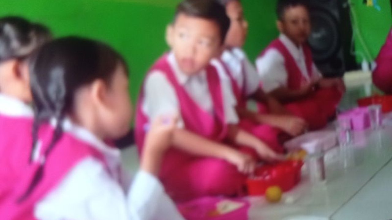 Pemkab Lebak menggelontorkan Rp10 miliar dari APBD 2025 untuk program Makan Bergizi Gratis (MBG) bagi 225.055 pelajar dan ibu menyusui, bertujuan meningkatkan gizi dan mencegah stunting serta mendukung visi Indonesia Emas 2045.