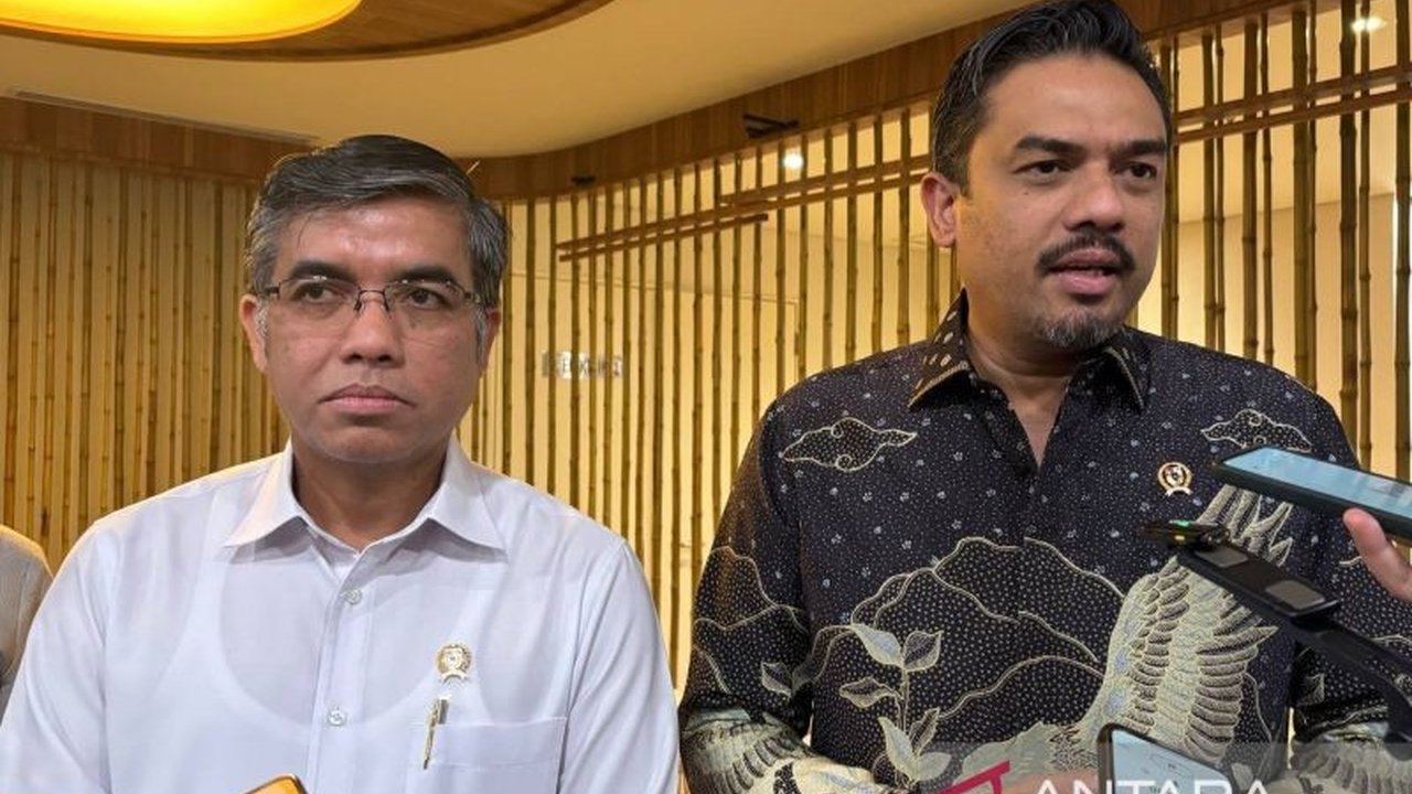 Kementerian Koperasi dan UKM serta Kementerian Tenaga Kerja berkolaborasi meluncurkan program pelatihan kewirausahaan nasional gratis bagi 10.000 UMKM, memanfaatkan lebih dari 4.000 pusat pelatihan yang sudah ada.