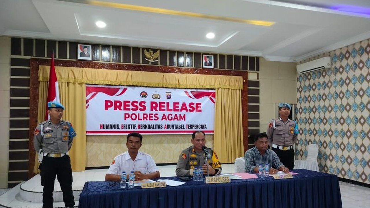 Polres Agam, Sumatera Barat, membentuk dua kampung bebas narkoba di Nagari Manggopoh (2023) dan Nagari Garagahan (2024) sebagai upaya pencegahan peredaran narkoba dan menciptakan generasi muda yang sehat serta berkualitas, sekaligus mendukung program nasi