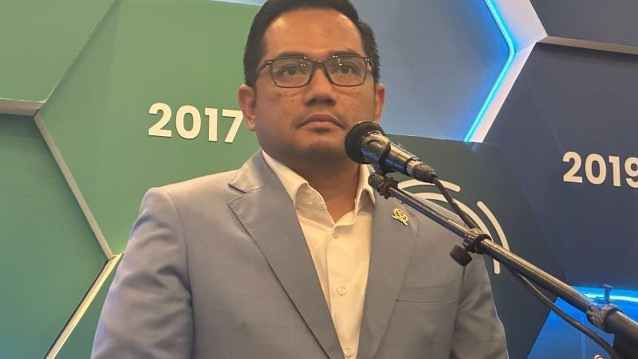 Komisi II DPR akan rapat dengan Mendagri dan lembaga pemilu pada 3 Februari 2025 untuk membahas perubahan jadwal pelantikan kepala daerah terpilih hasil Pilkada 2024, menyusul percepatan putusan MK.