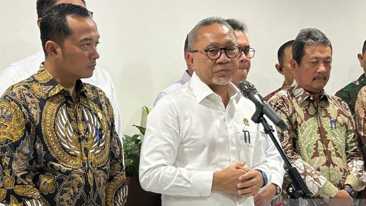 Presiden Joko Widodo telah menandatangani instruksi presiden (Inpres) terkait revitalisasi irigasi nasional untuk meningkatkan produktivitas pertanian dan mencapai swasembada pangan, dengan alokasi dana Rp12 triliun.