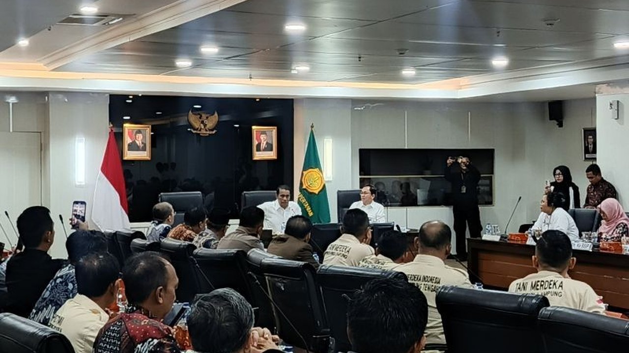 Menteri Pertanian Andi Amran Sulaiman meminta industri pengolahan singkong untuk memprioritaskan bahan baku lokal dan membatasi impor demi kesejahteraan petani singkong.