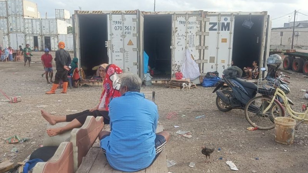 Setelah banjir surut, warga Jakarta Utara berangsur kembali ke rumah masing-masing, meskipun beberapa masih bertahan di pengungsian dan berharap pemerintah memperhatikan rawan banjir di wilayah mereka.