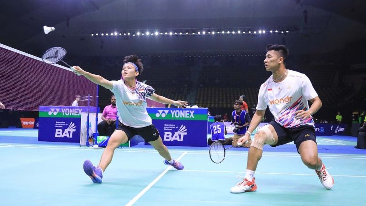 Pasangan ganda campuran Indonesia, Dejan Ferdinansyah/Siti Fadia Silva Ramadhanti, berhasil mencapai semifinal Thailand Masters 2025 setelah mengalahkan wakil Thailand di perempat final, Jumat lalu.