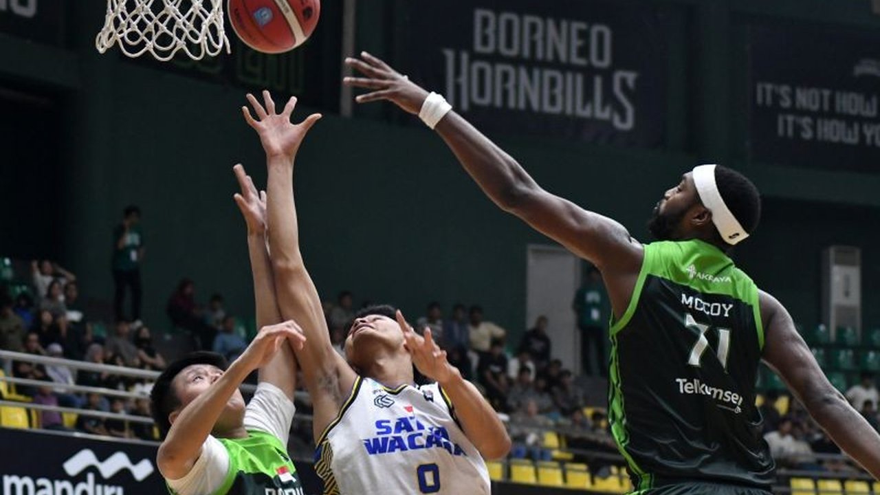 Pelatih Satya Wacana Salatiga, Jerry Lolowang, menjelaskan kesulitan timnya mempertahankan gaya permainan cepat saat melawan Borneo Hornbills di IBL 2025, sehingga kalah 68-79.