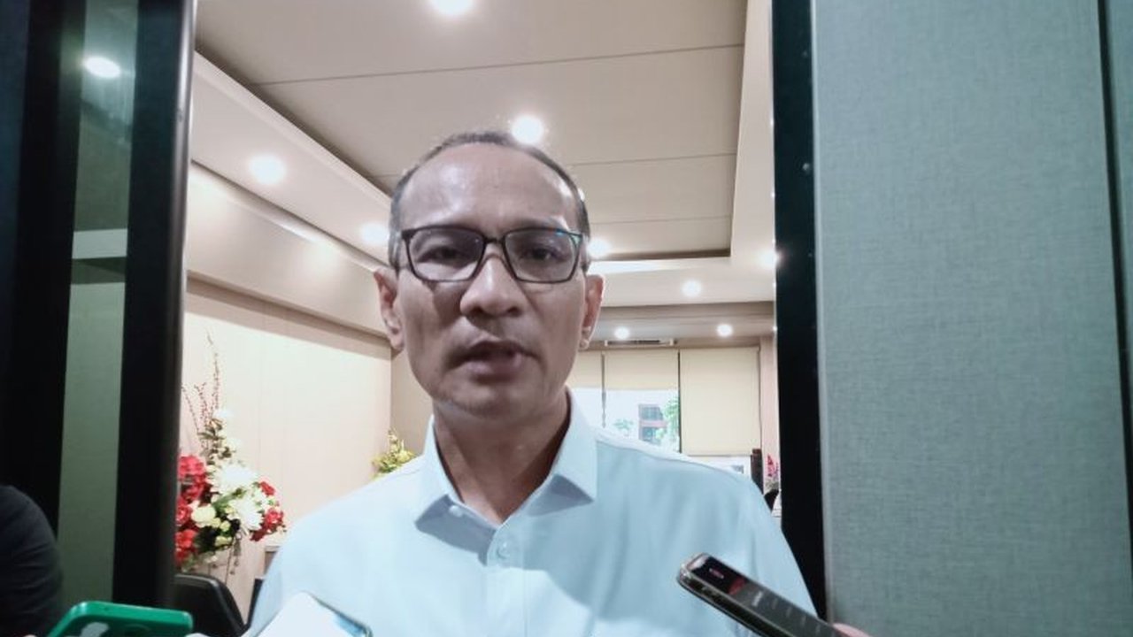 Wali Kota Mataram, H. Mohan Roliskana, menyatakan kesiapannya menunggu jadwal baru pelantikan yang semula dijadwalkan pada 6 Februari 2025, dan mengaku bangga akan dilantik langsung oleh Presiden.