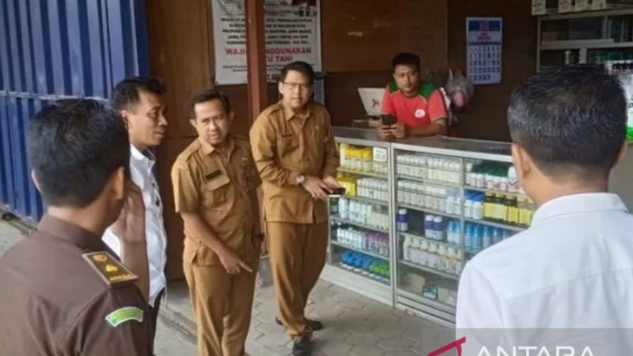 Diskopindag Sampang membantah adanya penyelewengan pupuk bersubsidi dan menjelaskan penggunaan aplikasi I-Pubers untuk distribusi pupuk yang transparan dan sesuai HET.