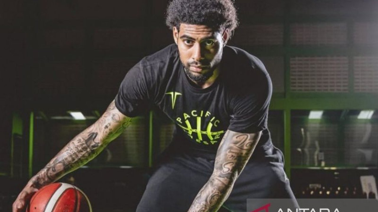 Pacific Caesar Surabaya resmi merekrut AJ Bramah sebagai pengganti Alioune Tew untuk IBL 2025,  karena dinilai memiliki kemampuan yang lebih seimbang dan diharapkan dapat meningkatkan performa tim.