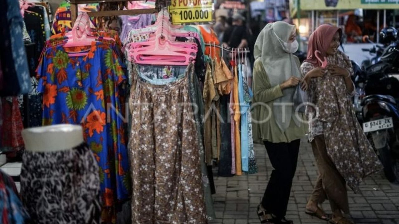 Otoritas Jasa Keuangan (OJK) Kalimantan Tengah gencar melakukan edukasi keuangan untuk mencegah masyarakat terjebak gaya hidup konsumtif YOLO, FOMO, dan FOPO serta investasi ilegal.