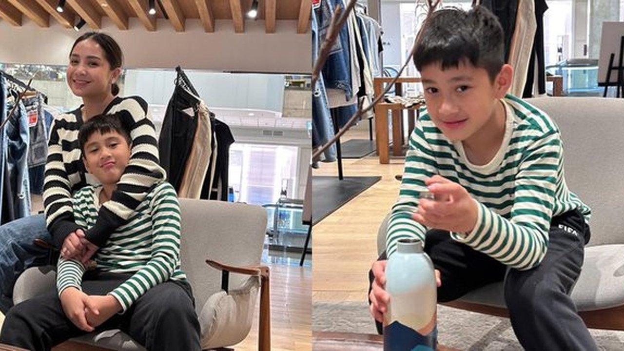 Potret Nagita Slavina dan Rafathar ke Mall Pakai Outfit Serasi, Mirip Bak Kakak-Adik