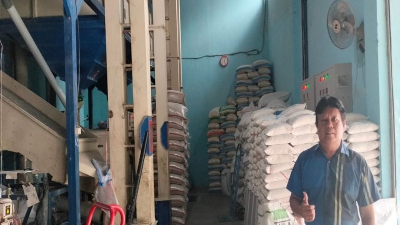 Asosiasi Gapoktan Kulon Progo memastikan stok gabah aman hingga Lebaran 2025, meskipun kebijakan Harga Pembelian Pemerintah (HPP) gabah baru dinilai memberatkan para penggiling padi.