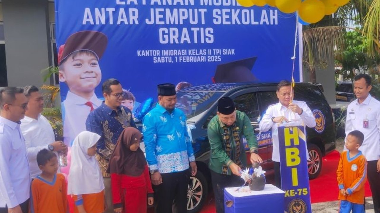 Kantor Imigrasi Kelas II TPI Siak, Riau, meluncurkan program baru berupa layanan antar jemput sekolah gratis bagi siswa kurang mampu, sebagai bentuk dukungan terhadap pengembangan SDM dan bagian dari perayaan Hari Bhakti Imigrasi ke-75.