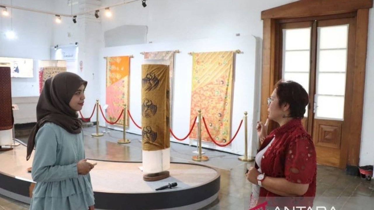Museum Batik Pekalongan menggelar pameran spesial 20 koleksi batik bertema Lunar Festival selama Februari 2025, menampilkan perpaduan budaya Nusantara dan Tionghoa yang kaya makna filosofis.