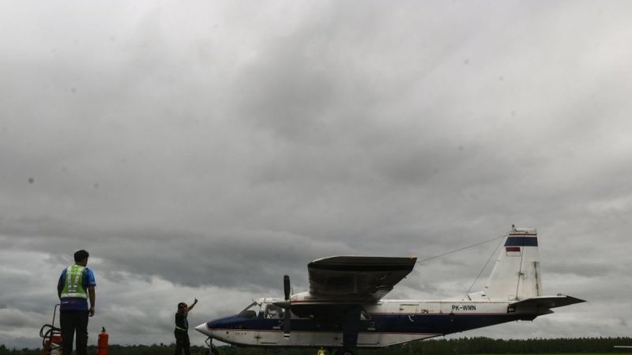 BPBD DKI Jakarta mengklaim operasi modifikasi cuaca (OMC) efektif kurangi risiko banjir di Jakarta selama Desember 2024, meskipun ada satu kelurahan yang banjir akibat rob, bukan hujan.