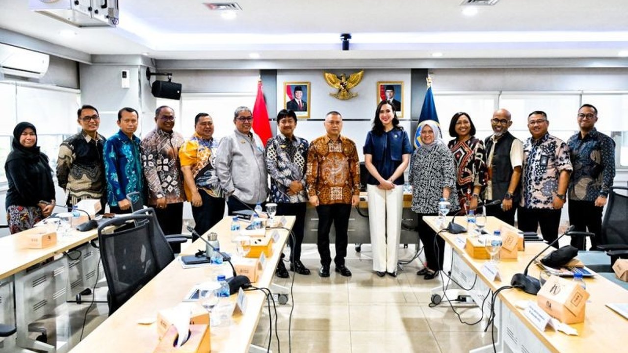 Menhub dan Menpar berkoordinasi untuk mengantisipasi lonjakan wisatawan dan kepadatan lalu lintas di destinasi wisata selama Lebaran 2025, termasuk rencana pengembangan water taxi dan seaplane.