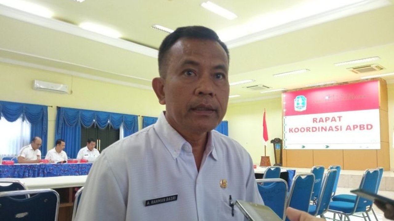 Dinas Lingkungan Hidup Kabupaten Jayapura menekankan pentingnya pelestarian alam berkelanjutan untuk menunjang ketahanan pangan masyarakat, khususnya di sektor pertanian dan perikanan, dengan upaya rehabilitasi lahan dan perlindungan wilayah pesisir.