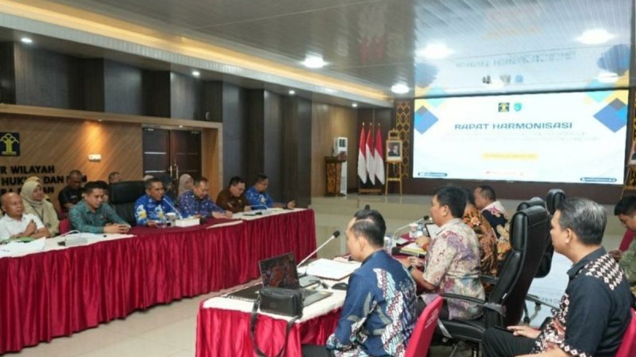 Kemenkumham Sumsel telah melakukan harmonisasi terhadap lima Raperda dan Raperkada Kabupaten OKI pada Januari 2025 untuk memastikan keselarasan aturan dan peningkatan kualitas produk hukum daerah tersebut.