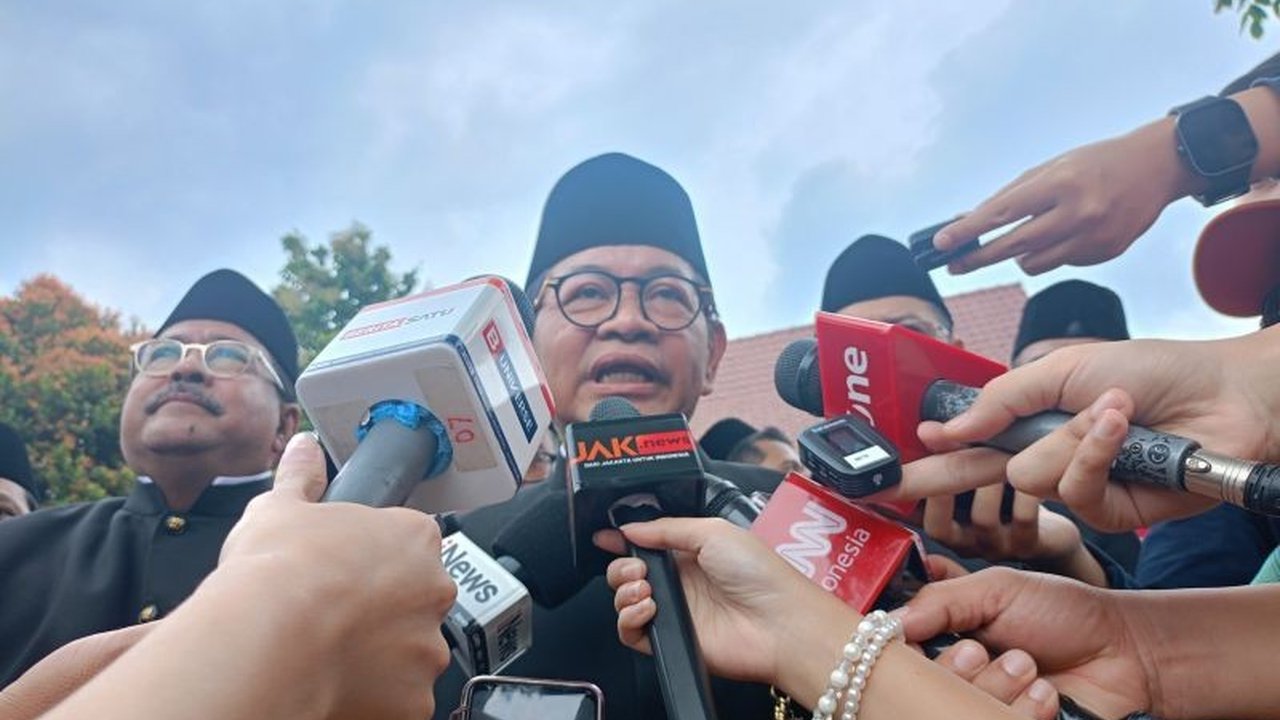 Gubernur terpilih Jakarta, Pramono Anung, menanggapi santai penundaan pelantikan yang diumumkan Mendagri Tito Karnavian,  menyatakan akan mengikuti keputusan pemerintah pusat.