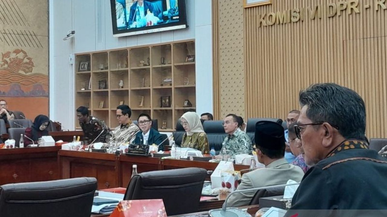 DPR RI menyetujui pembahasan RUU Perubahan Ketiga UU BUMN untuk dilanjutkan ke rapat paripurna, setelah melalui serangkaian rapat kerja dan melibatkan berbagai pihak, termasuk Menteri BUMN dan para pakar.