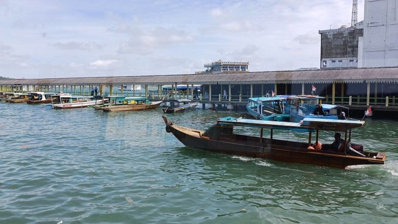 BPBD Kepri mengimbau masyarakat mewaspadai gelombang tinggi dan potensi bencana akibat musim angin utara yang diperkirakan berlangsung hingga pertengahan Februari 2025, terutama bagi nelayan dan pengguna transportasi laut.