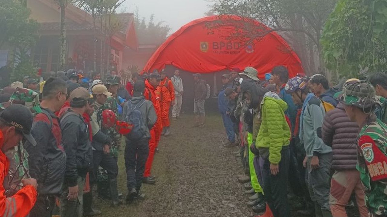 Seorang pendaki bernama Mohamad Rohadi ditemukan meninggal dunia di Gunung Joglo, Bogor, setelah dilaporkan hilang selama pencarian yang melibatkan BPBD Kabupaten Bogor.