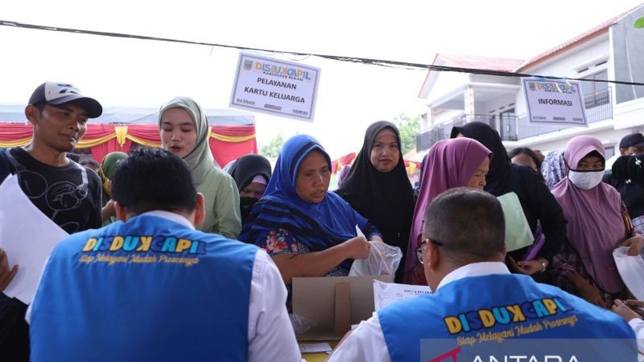 Disdukcapil Kabupaten Bekasi mengklarifikasi dugaan maladministrasi penerbitan akte kelahiran Asriel Adlye Sidauruk, menyatakan prosesnya sesuai prosedur dan telah diselesaikan melalui jalur hukum dengan perdamaian dan penerbitan akte baru.