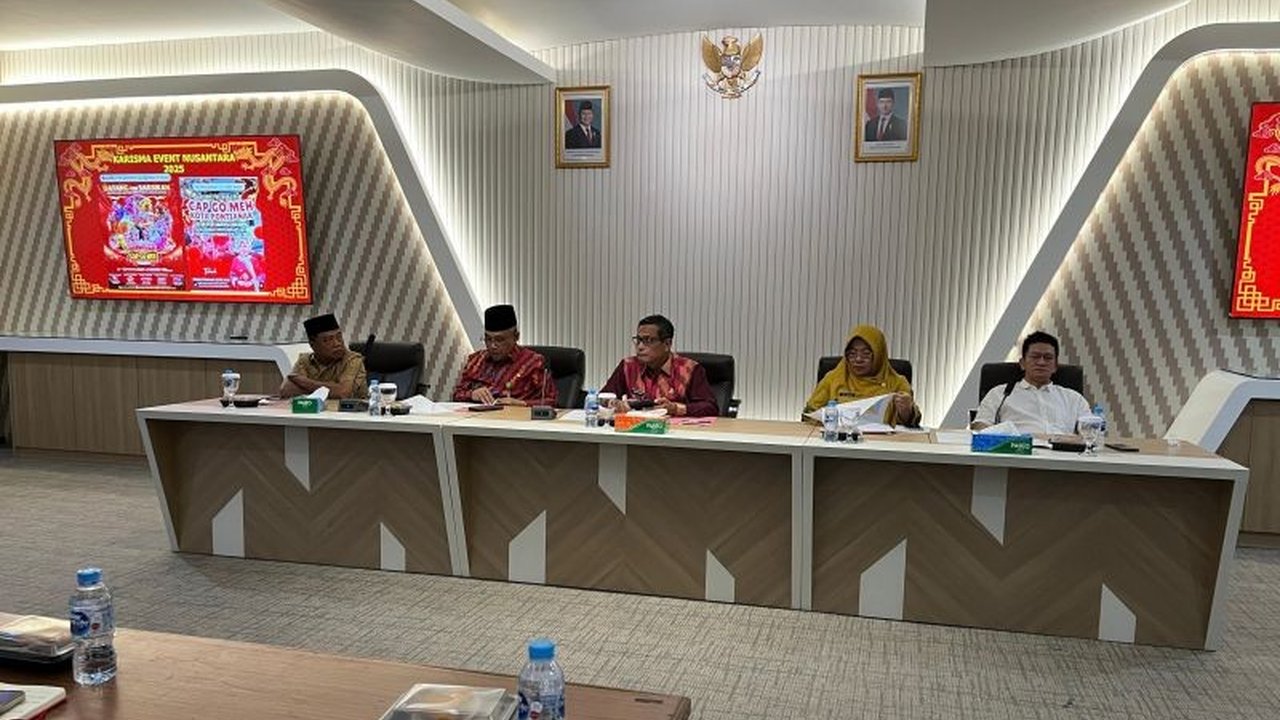 Pemerintah Kota Pontianak dan panitia penyelenggara tengah mematangkan persiapan Festival Cap Go Meh 2025, yang akan menampilkan parade naga, karnaval, dan bazar budaya, serta diharapkan menarik 100.000 pengunjung.