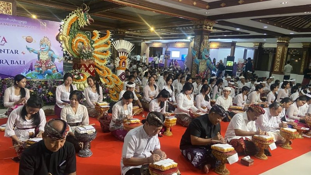 Pemerintah Provinsi Bali berinovasi dengan pendekatan digital dan bahasa sederhana untuk menarik minat anak muda dalam Bulan Bahasa Bali ke-7, yang berlangsung di Taman Budaya Art Center pada 1-28 Februari 2025.