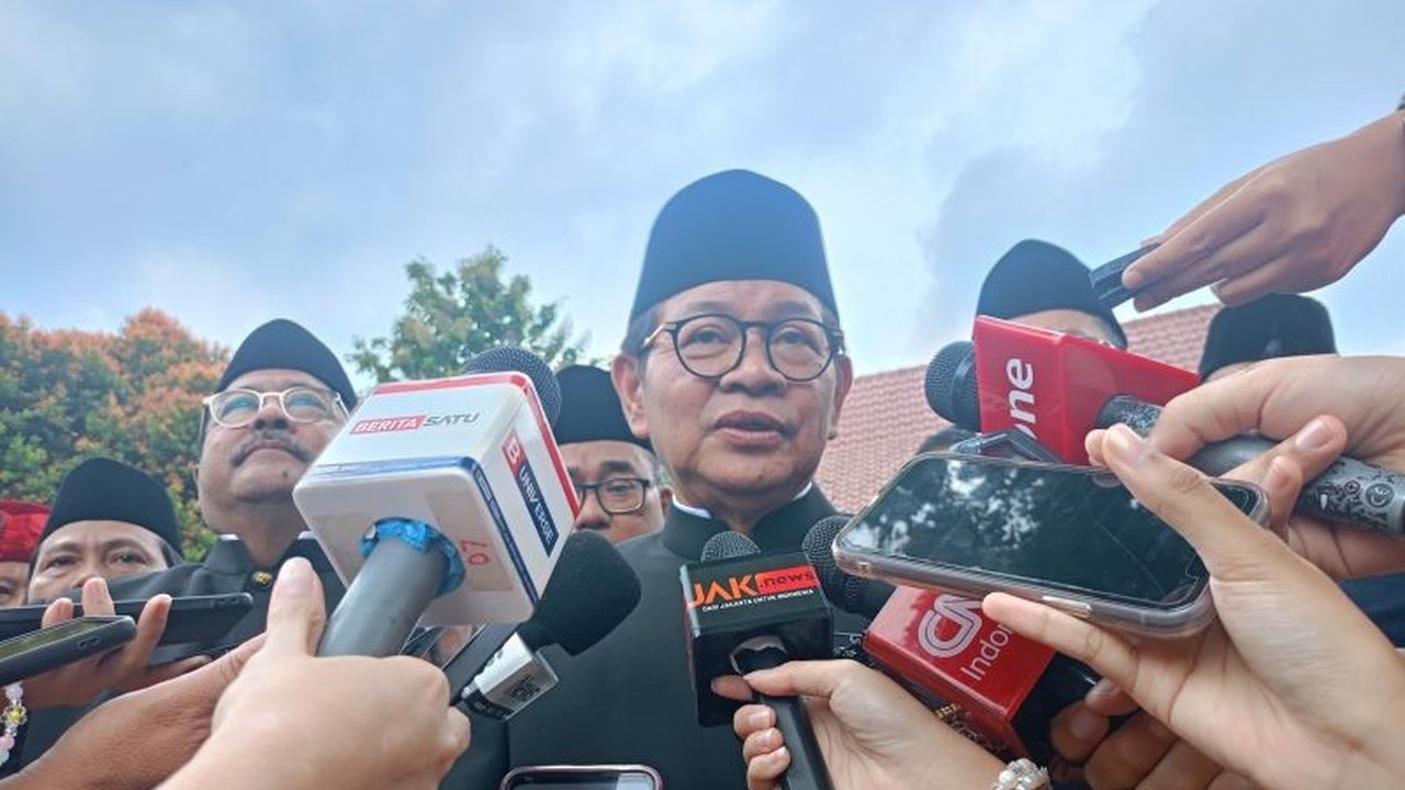 Gubernur DKI Jakarta terpilih, Pramono Anung, berjanji menyelesaikan masalah ijazah tertahan, memperbaiki program KJP dan KJMU, serta membuka taman 24 jam dalam 100 hari kerja.