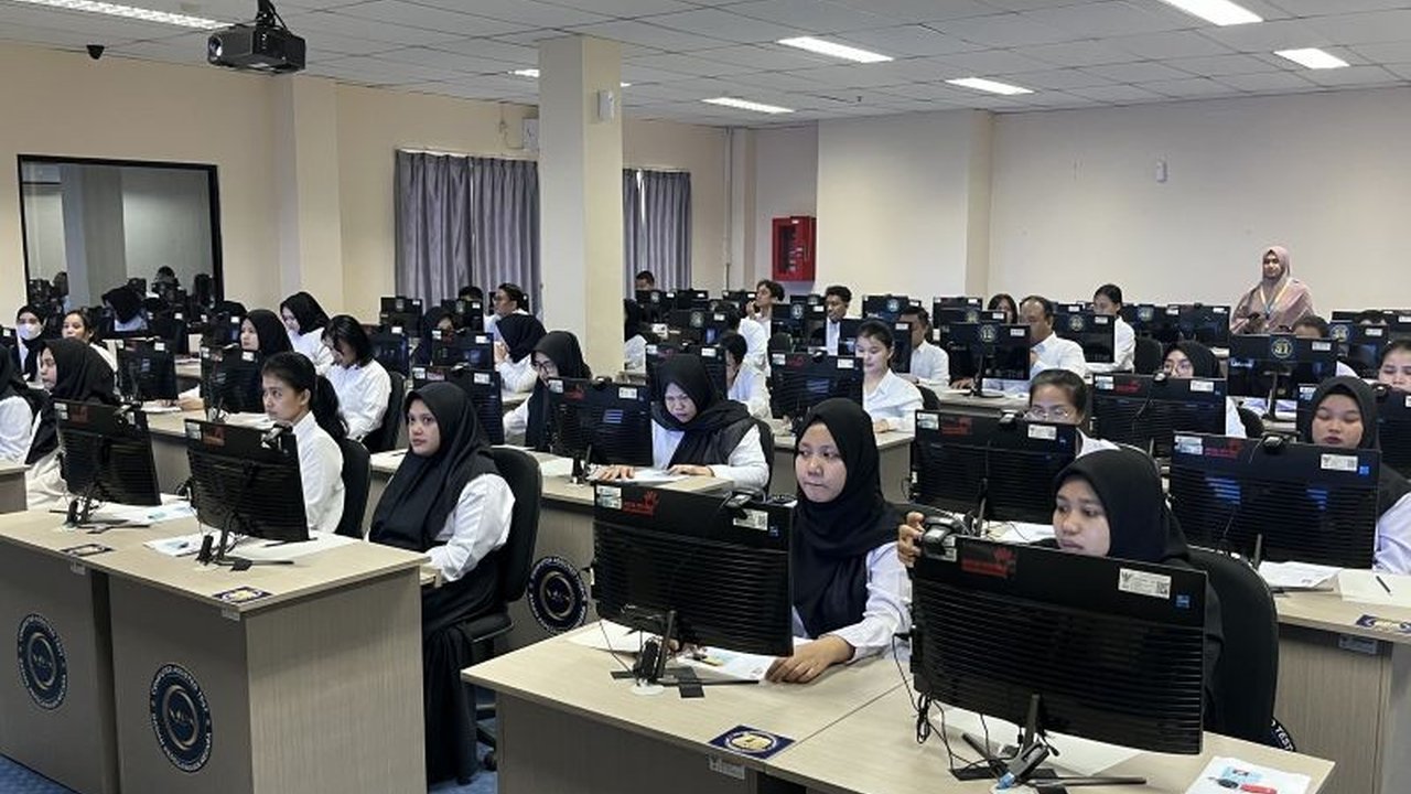 BKPSDM Batam seleksi 1.039 pelamar PPPK tahap II; proses administrasi berlangsung hingga 8 Februari 2025, dengan rincian pelamar bidang teknis, guru, dan kesehatan; pengumuman hasil seleksi pada Februari 2025.