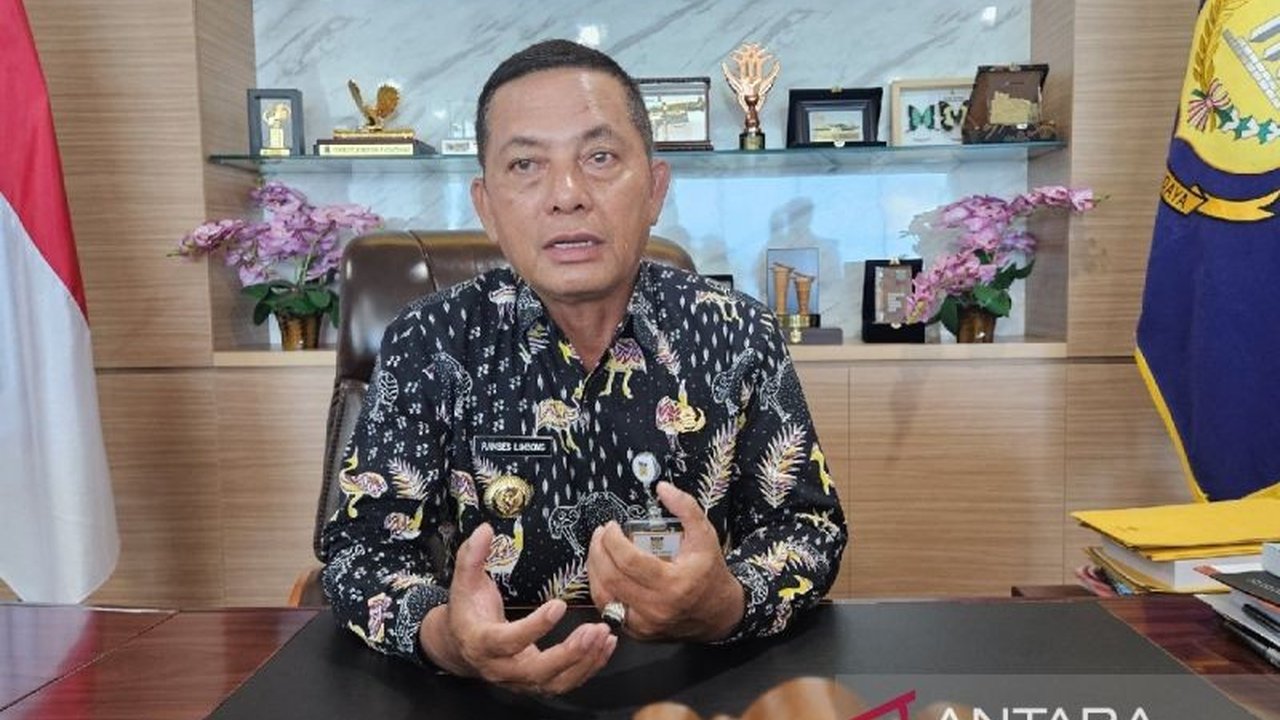 Pj. Gubernur Papua, Ramses Limbong, memerintahkan audit BUMD non-profit dan mendorong pengembangan usaha baru di sektor pertanian dan peternakan untuk meningkatkan perekonomian daerah.