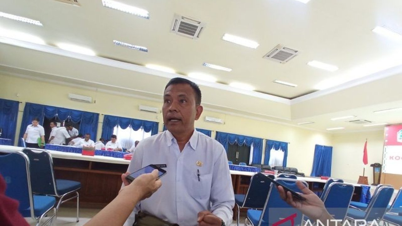 Dinas Lingkungan Hidup (DLH) Kabupaten Jayapura mengimbau masyarakat membuang sampah pada pukul 19.00-05.00 WIT di tempat sampah yang telah disediakan, guna mengurangi timbunan sampah dan menjaga kebersihan kota, mengingat keterbatasan petugas dan armada.