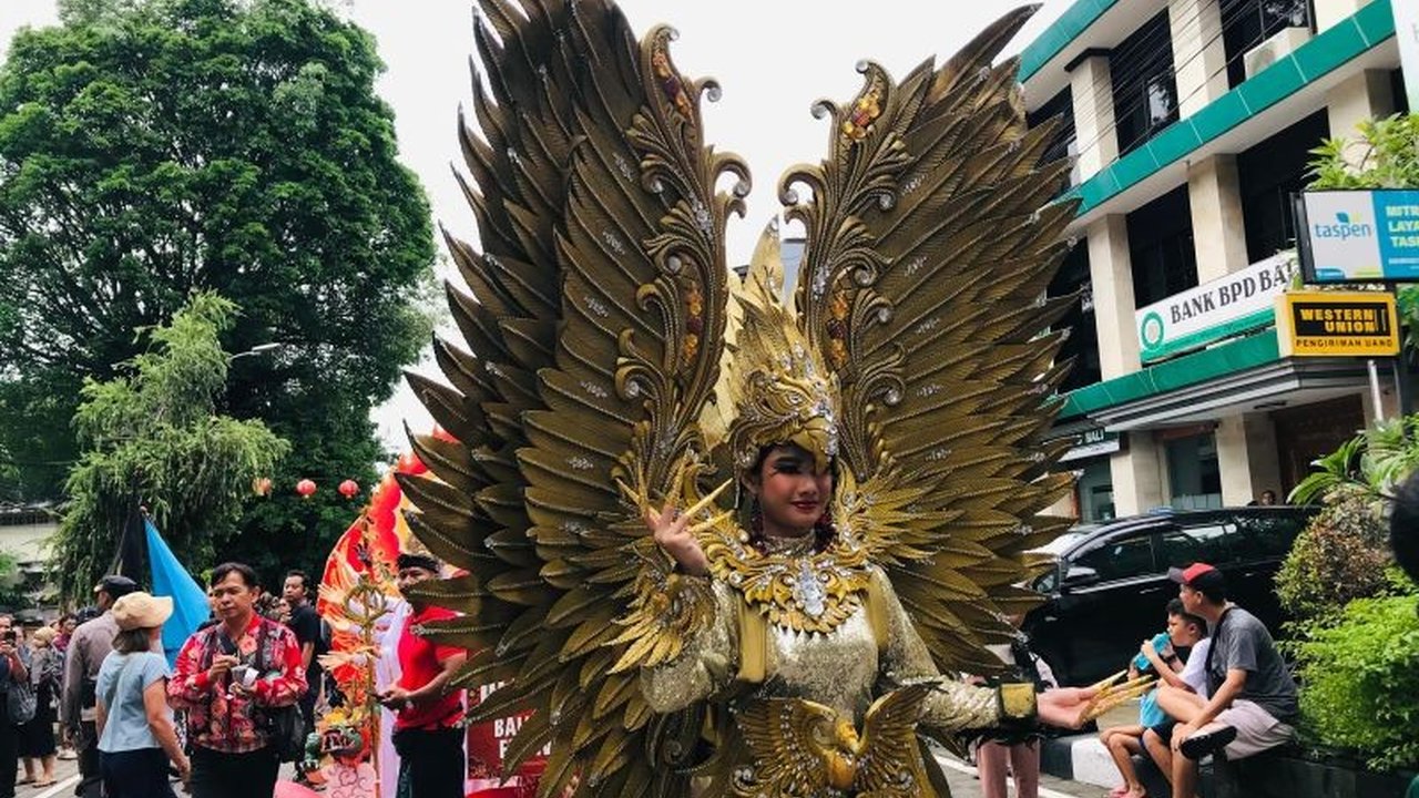 Lebih dari 1.500 orang dari berbagai etnis di Bali turut serta dalam Festival Imlek Denpasar yang meriah, menampilkan parade budaya dan pertunjukan seni sebagai simbol persatuan dan keberagaman.