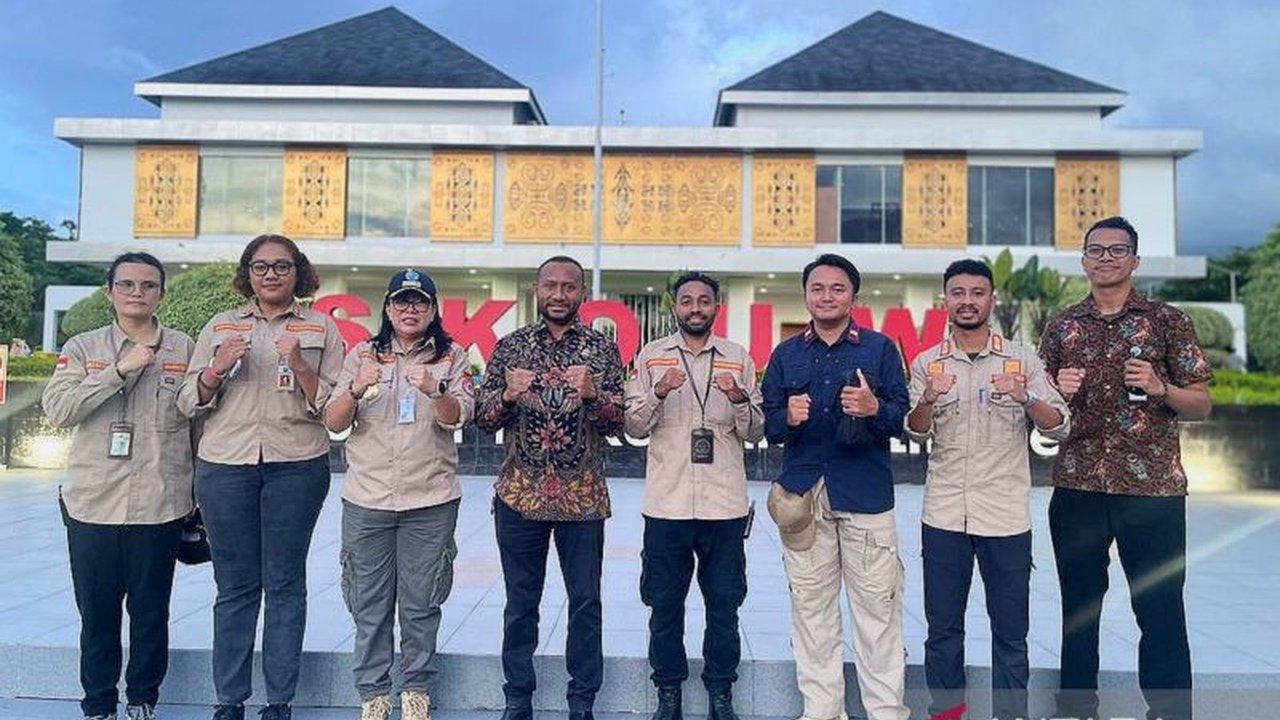 Anggota Komisi XIII DPR RI, Yan Permenas Mandenas, menilai sistem pengenalan wajah di PLBN Skouw, Jayapura, Papua, efektif tingkatkan efisiensi pemeriksaan perbatasan, kendati masih ada tantangan seperti kartu lintas batas kadaluarsa dan jalur ilegal.