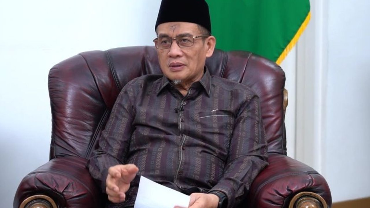 Kementerian Agama membatasi jumlah rombongan perjalanan dinas dalam negeri dan luar negeri serta memangkas anggaran hingga Rp15,65 triliun demi efisiensi, sesuai instruksi Presiden dan efisiensi APBN 2025.