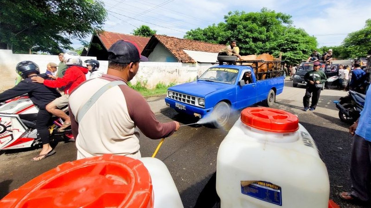 Pemerintah Kabupaten Situbondo melarang sementara sapi dari luar daerah masuk pasar hewan untuk mencegah penyebaran Penyakit Mulut dan Kuku (PMK), setelah 307 sapi terpapar PMK pada periode Desember 2024-Januari 2025.