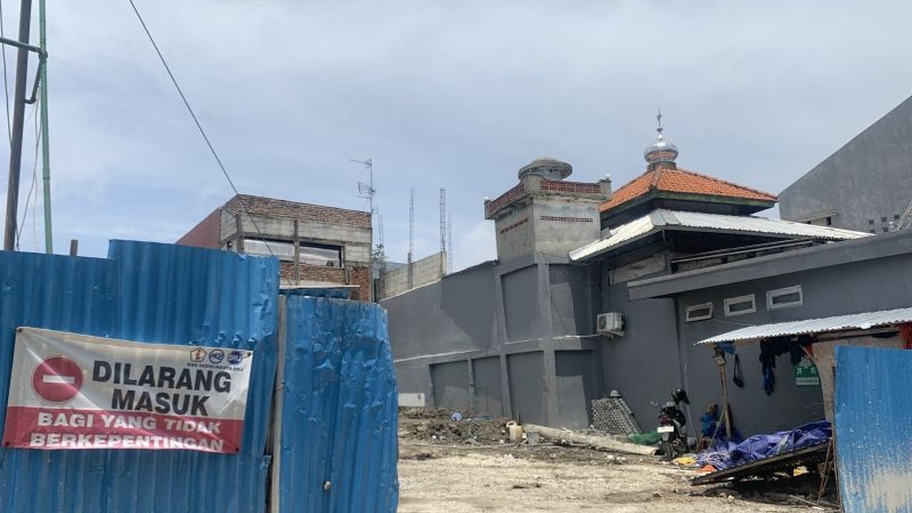 PLN menyatakan mayoritas warga Kebon Bawang, Jakarta Utara, menyetujui pembangunan SUTET setelah dilakukan sosialisasi dan negosiasi kompensasi, meskipun ada warga yang sebelumnya menolak proyek tersebut.