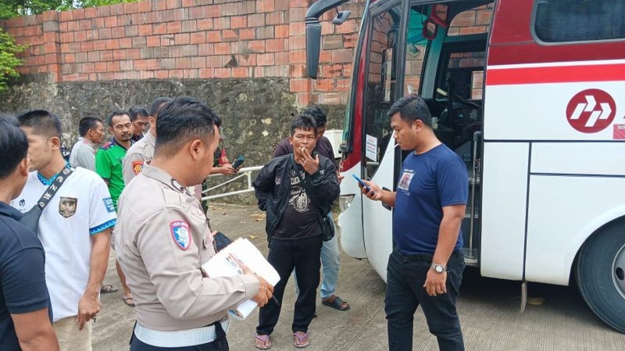 Kecelakaan lalu lintas antara bus Primajasa dan sepeda motor di Lebak, Banten, mengakibatkan satu pengendara sepeda motor tewas dan tiga penumpang lainnya luka-luka pada Sabtu, 1 Februari 2024 pukul 10.30 WIB.
