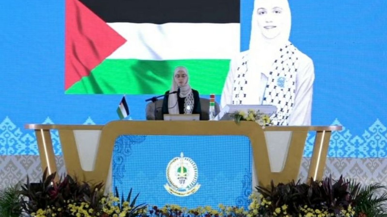 Keikutsertaan Hafizah Palestina, Lama Rami, di MTQ Internasional di Jakarta menunjukkan solidaritas global untuk generasi muda Muslim, khususnya di tengah tantangan yang dihadapi Palestina.