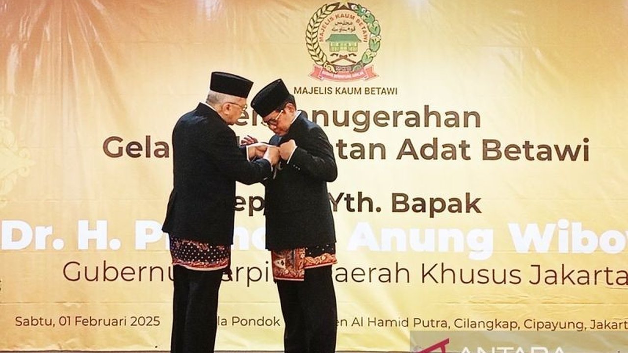 Gubernur DKI Jakarta terpilih, Pramono Anung, berencana merombak gapura perbatasan kota dan kecamatan di Jakarta, dengan menambahkan ornamen Betawi dan warna khas Betawi untuk lebih menonjolkan budaya lokal.