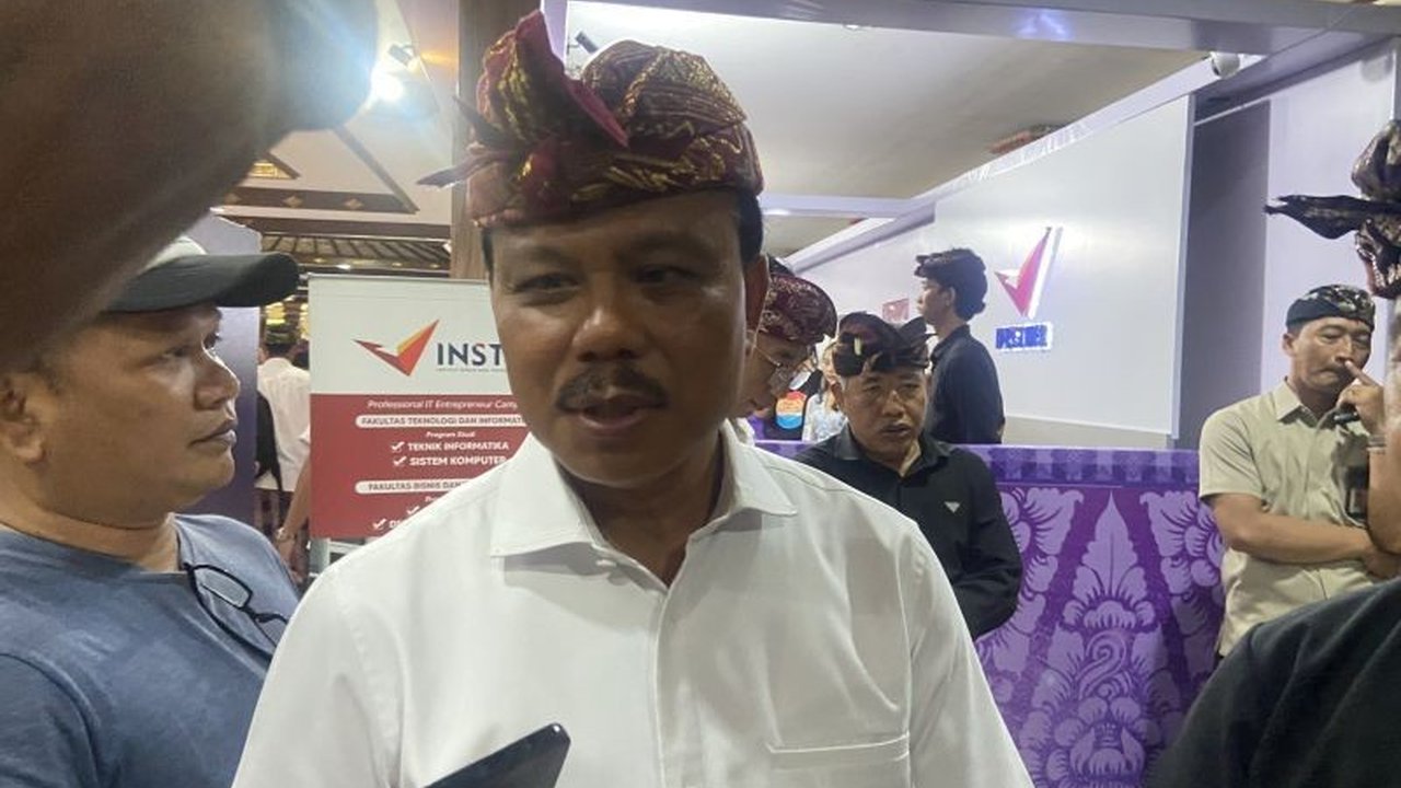 Sekda Bali menerbitkan surat edaran wajib pakai tumbler bagi pegawai Pemprov Bali sebagai upaya mengurangi sampah plastik dan menjadi contoh bagi masyarakat, mulai berlaku 3 Februari 2025.