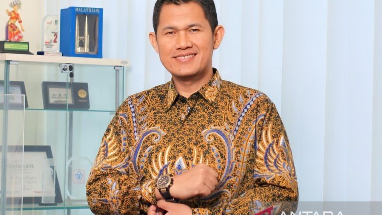 Pakar keamanan siber Pratama Persadha mengkritik Google karena menampilkan kurs dolar AS yang tidak akurat dan menyesatkan publik, khususnya di media sosial,  menimbulkan potensi ketidakstabilan ekonomi.